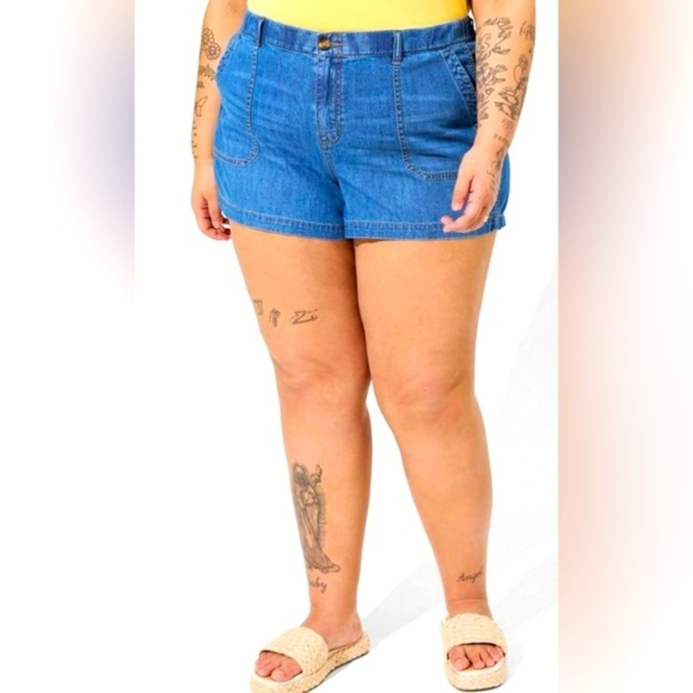 ✨Torrid Denim Shorts Plus Size Utility Pocket Blue Casual Comfy Size 24‎ NWT
